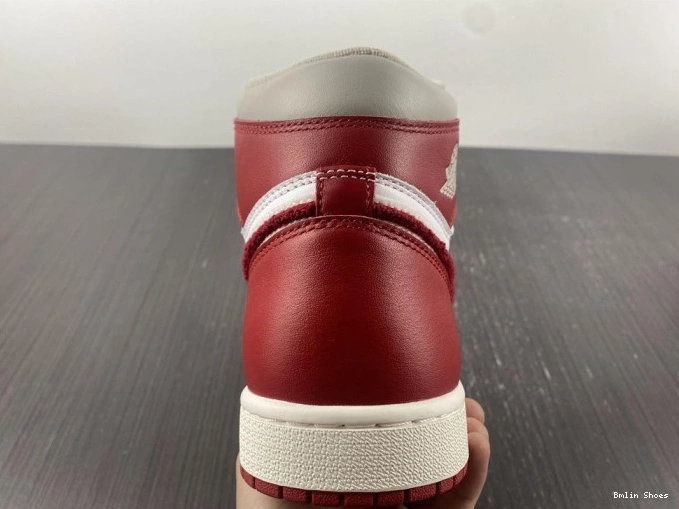 Bmlin Shoes 1 DJ4891-061 Newstalgia Chenille High OG Jordan (W) 0822